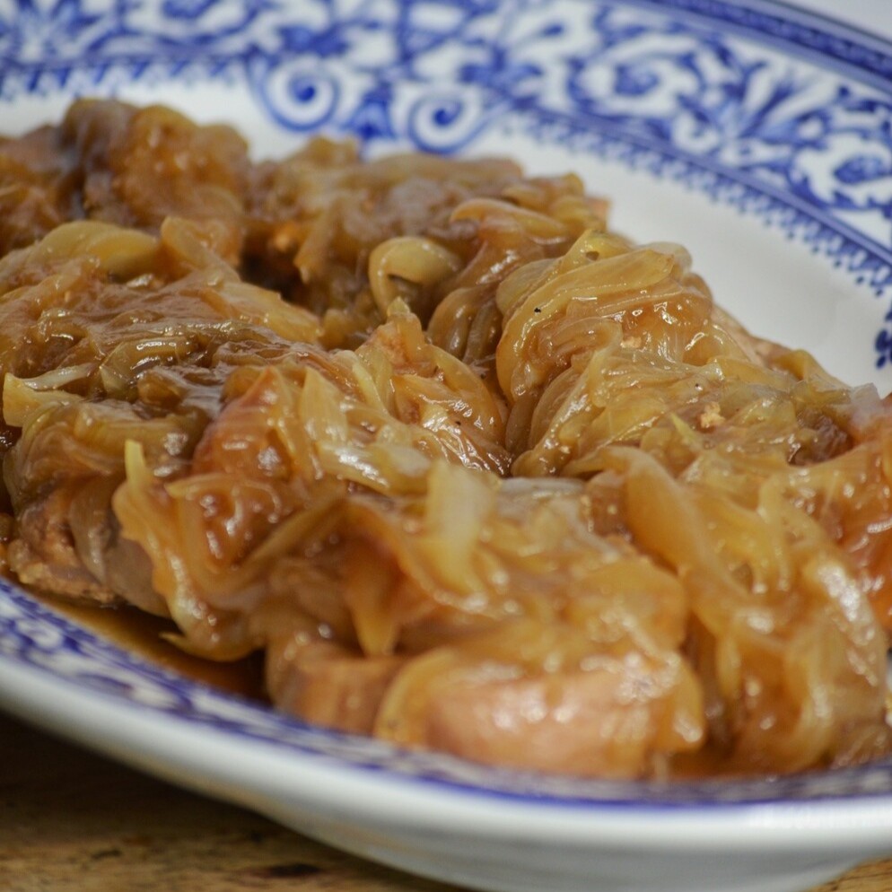 Solomillitos de cerdo encebollado