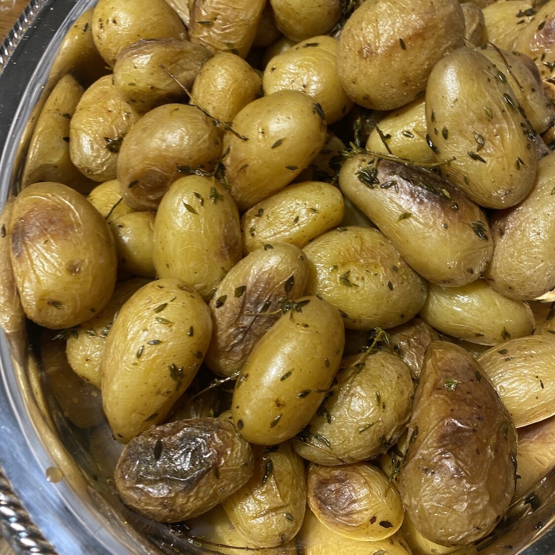 Patatas al horno con ajitos y romero