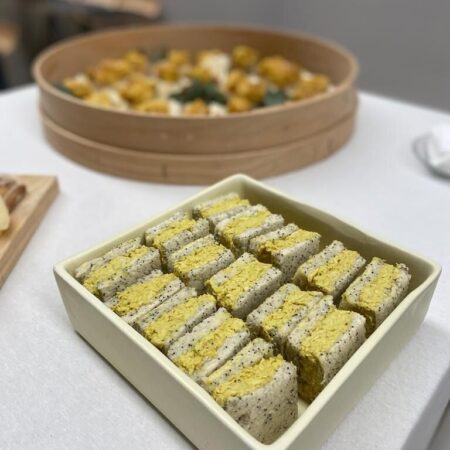 Mini sándwiches de pollo al curry