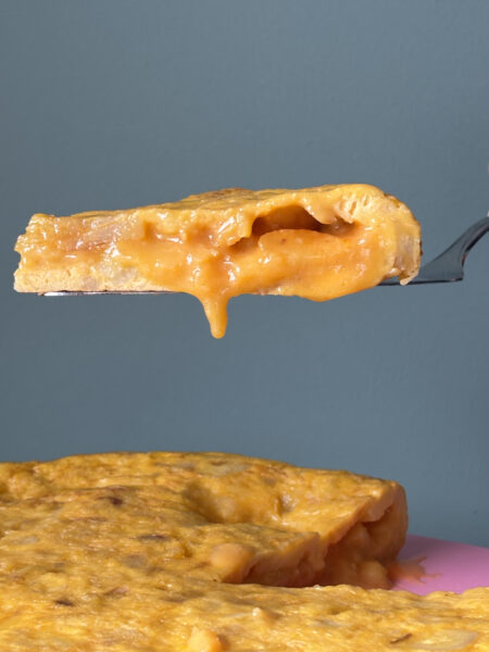 Tortilla con bebolla.