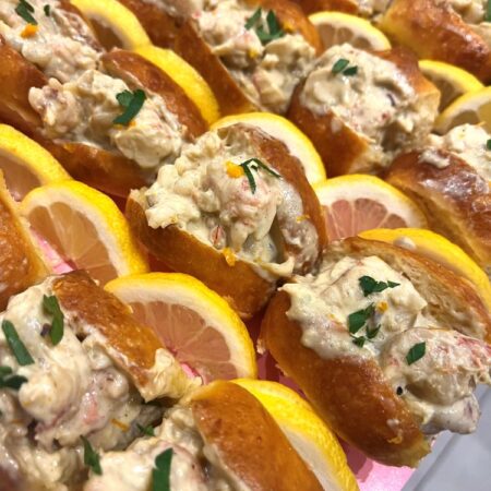 Brioche de marisco con salsa de cítricos