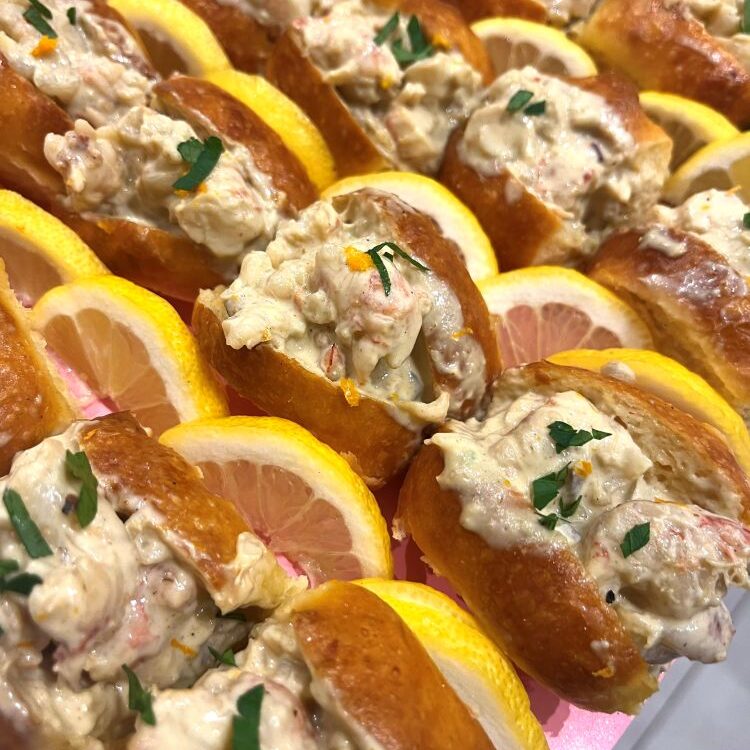 Brioche de marisco con salsa de cítricos