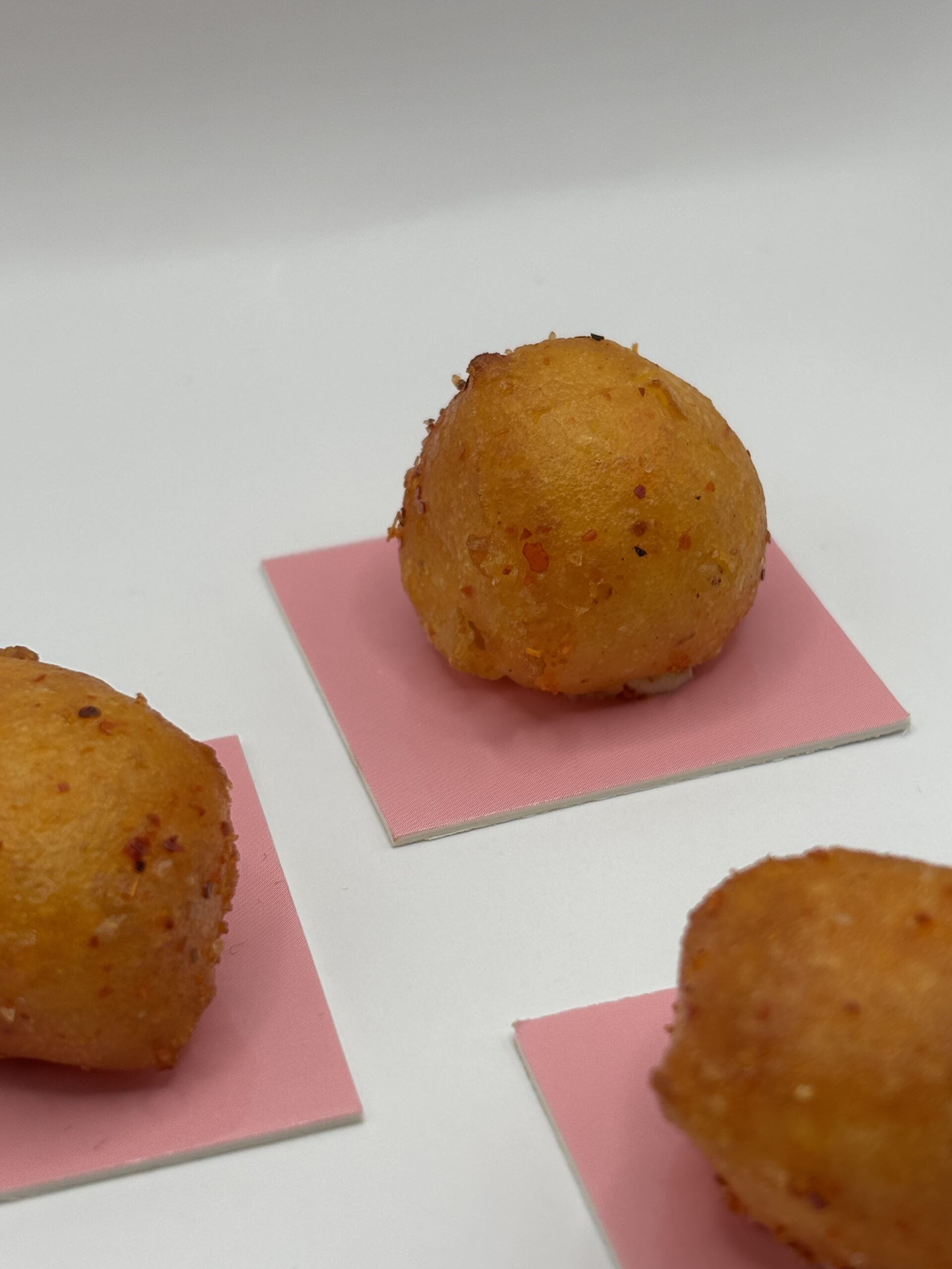 Buñuelos de crème fraîche y huevas de trucha - Imagen 4