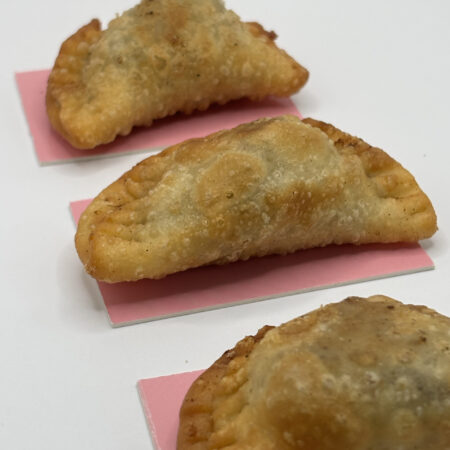Mini empanadillas de guiso de venado