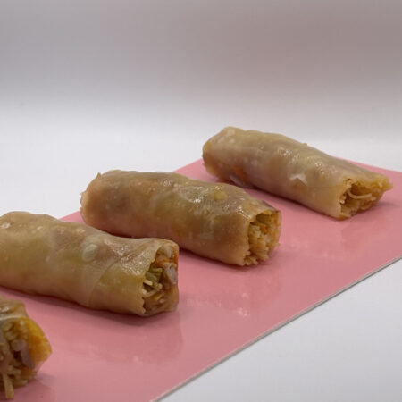 Rollitos de fideos de arroz, pollo y salsa hoisin